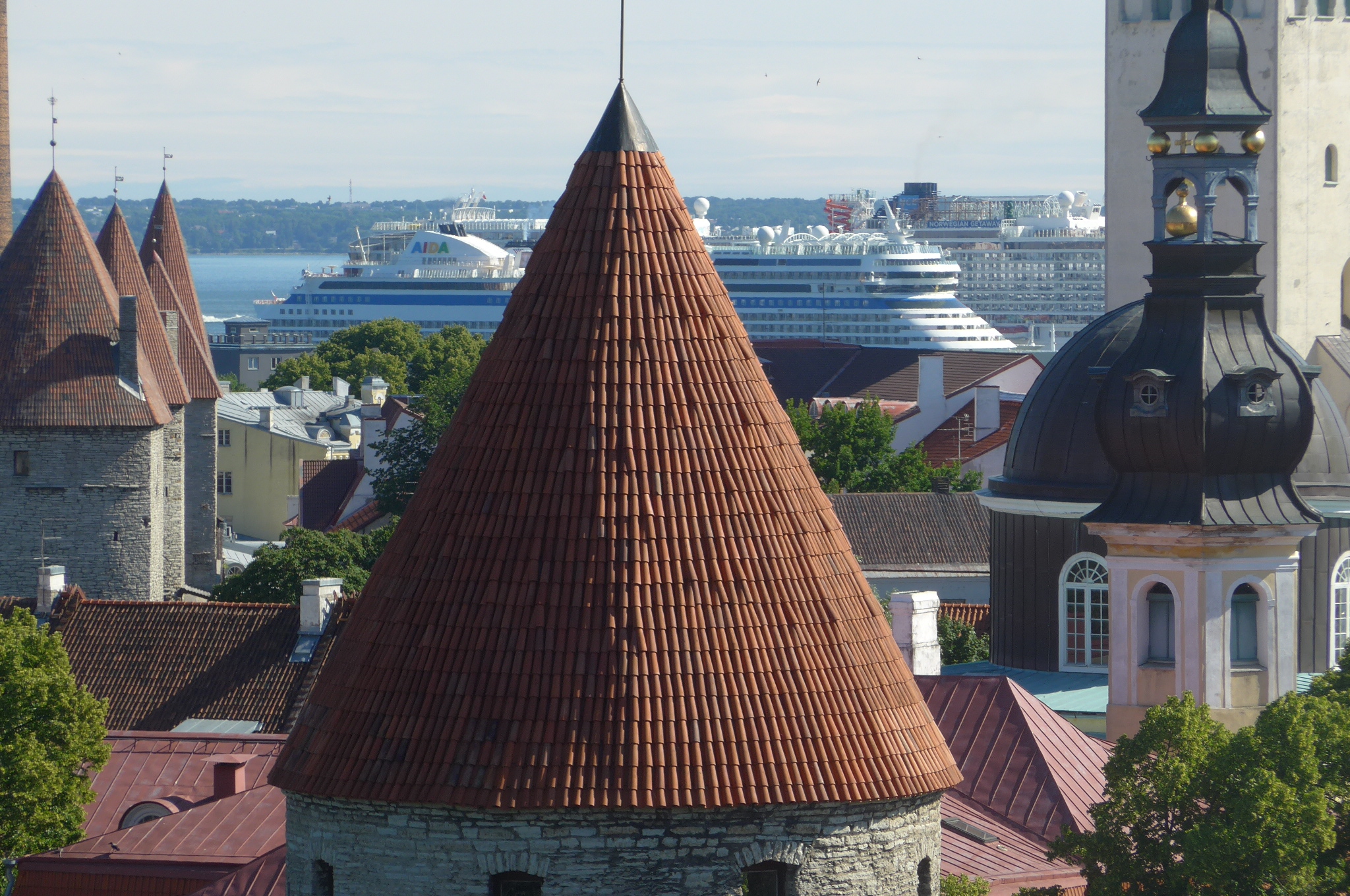 Tallinn_věže+přístav